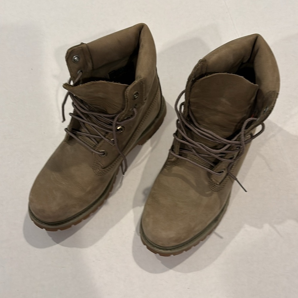Timberland Suede Boots (Very New)